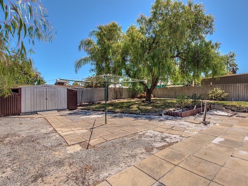 9 Sicklemore Road, Parmelia WA 6167