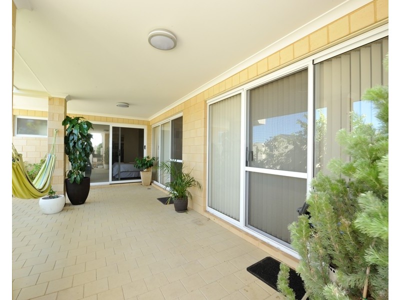 2 Emma Street, Rockingham WA 6168