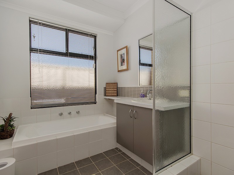 36 Whiteman Crescent, Bertram WA 6167