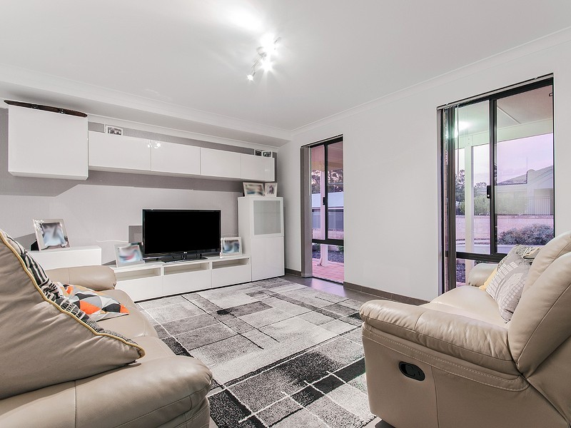 4 Wallingford Crescent, Wellard WA 6170