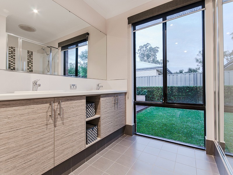 5 Esher Lane, Wellard WA 6170