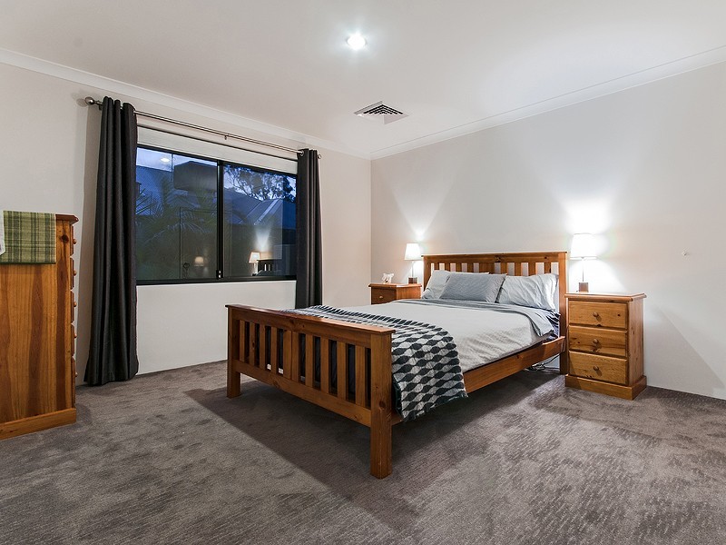 5 Esher Lane, Wellard WA 6170