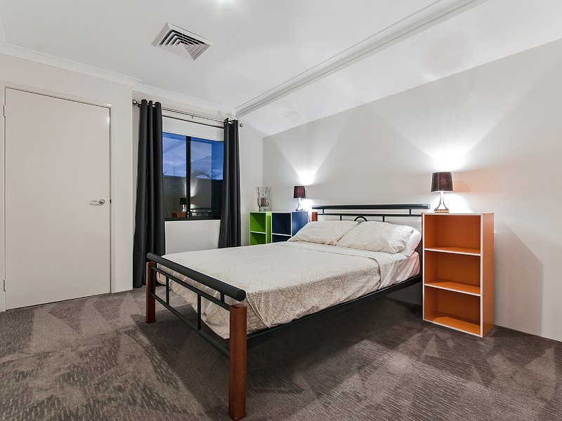 5 Esher Lane, Wellard WA 6170