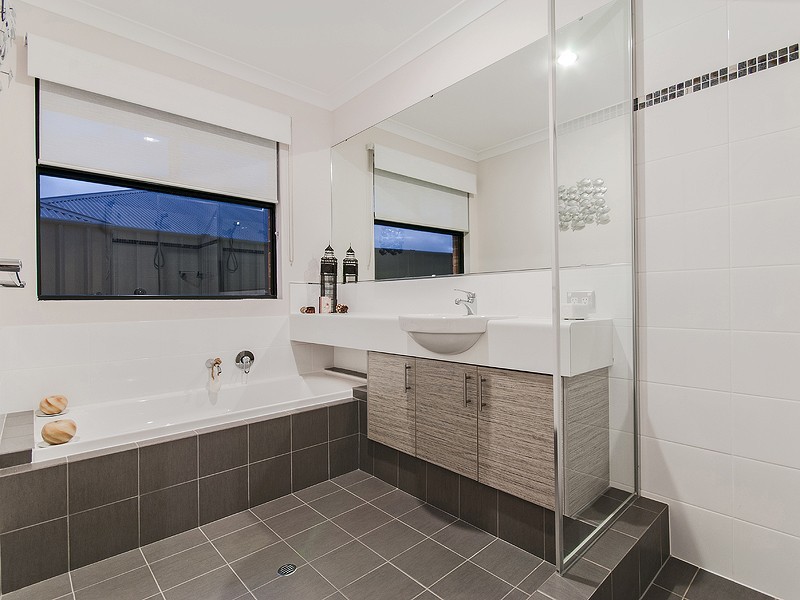 5 Esher Lane, Wellard WA 6170