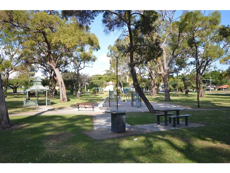 57 Pace Road, Medina WA 6167