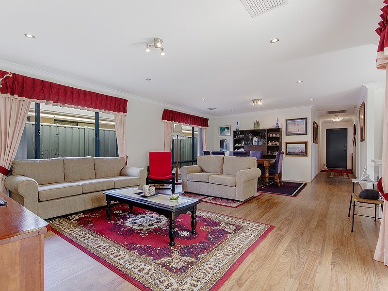 15 Petersfield Lane, Wellard WA 6170