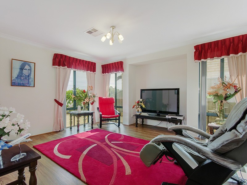 15 Petersfield Lane, Wellard WA 6170