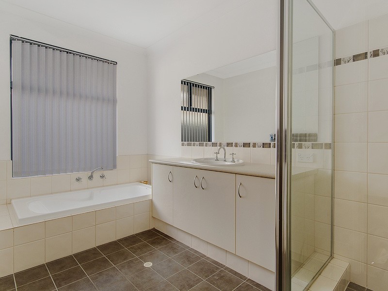 15 Petersfield Lane, Wellard WA 6170