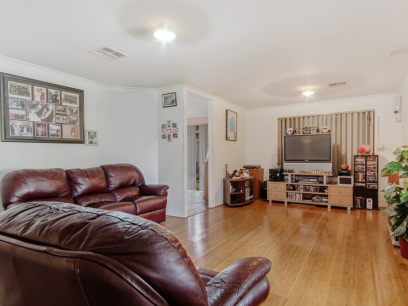 1 Stipling Gardens, Leda WA 6170