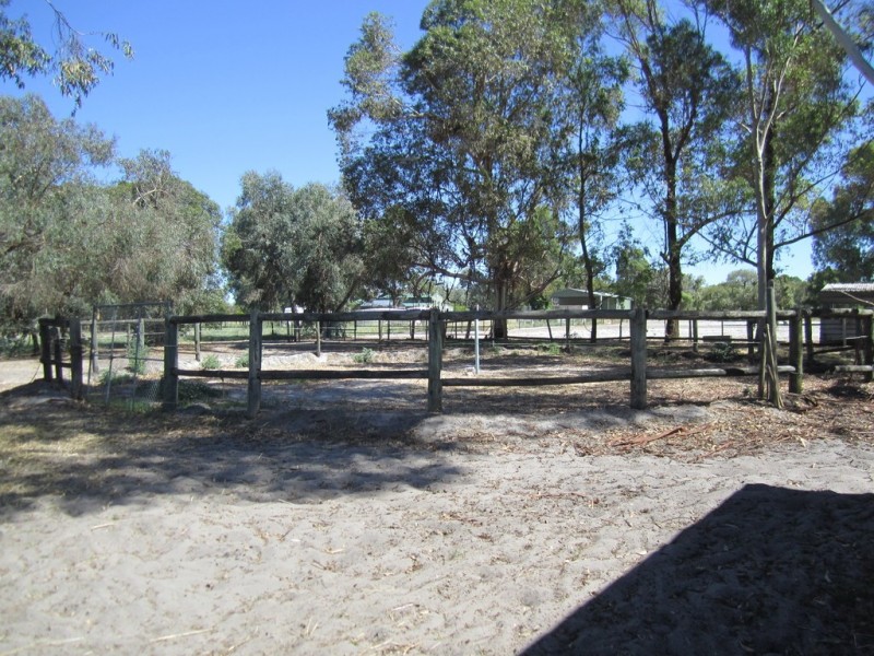 545 Orton Road, Oakford WA 6121