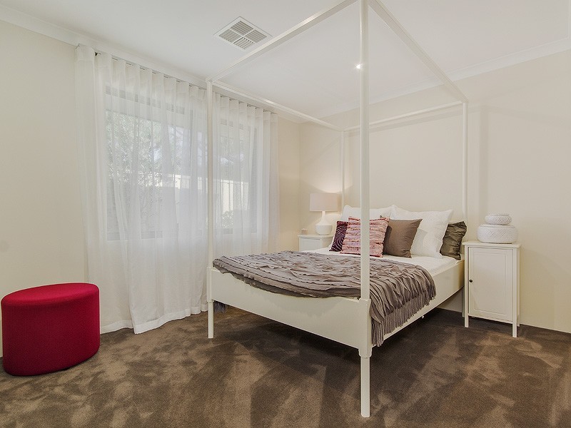 1 Jasper Way, Lakelands WA 6180