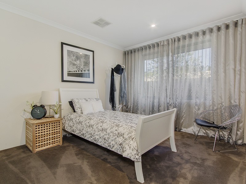 1 Jasper Way, Lakelands WA 6180