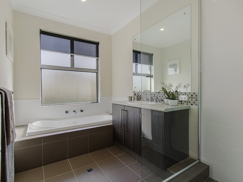 1 Jasper Way, Lakelands WA 6180