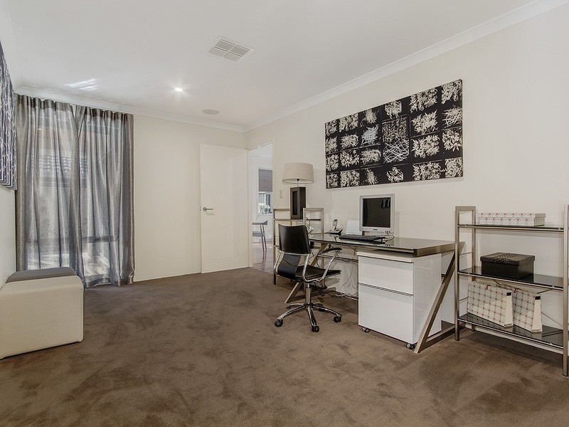 1 Jasper Way, Lakelands WA 6180