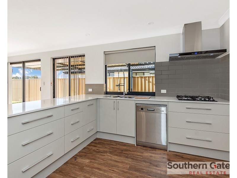 7A Hueston Lookout, Leda WA 6170