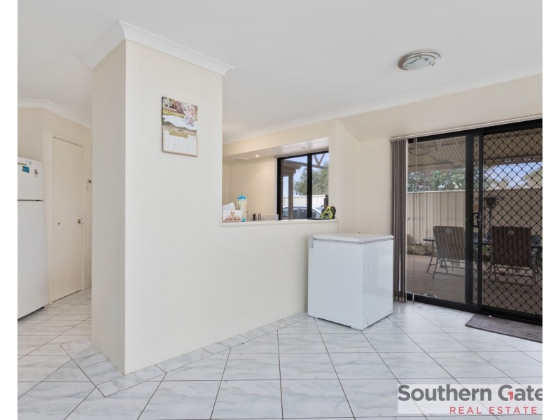 23 Oakfield Gardens, Parmelia WA 6167