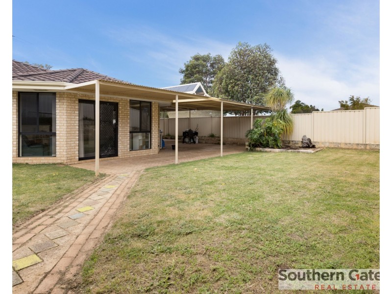 23 Oakfield Gardens, Parmelia WA 6167
