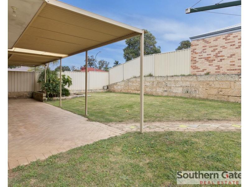 23 Oakfield Gardens, Parmelia WA 6167