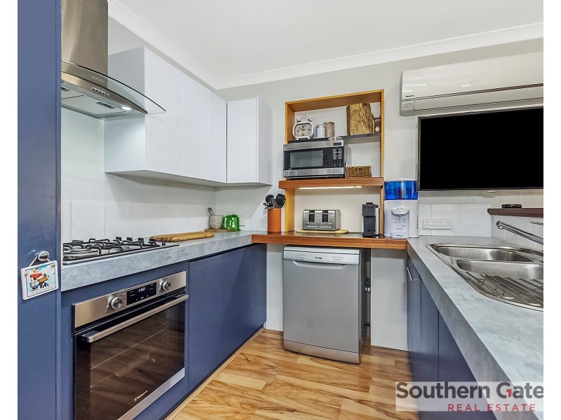 6 Madge Way, Leda WA 6170