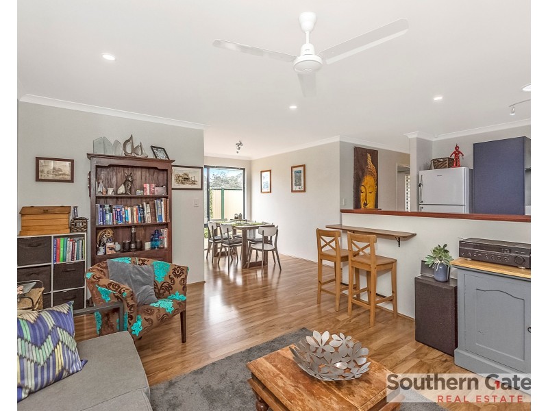 6 Madge Way, Leda WA 6170