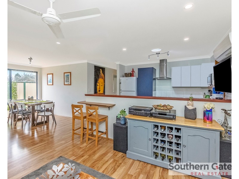 6 Madge Way, Leda WA 6170