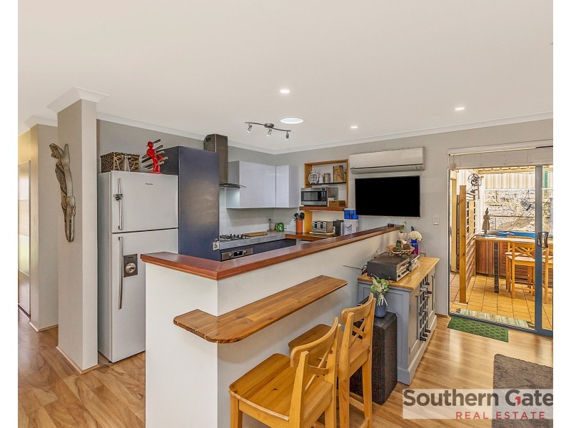 6 Madge Way, Leda WA 6170