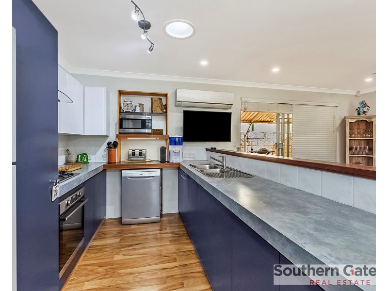 6 Madge Way, Leda WA 6170