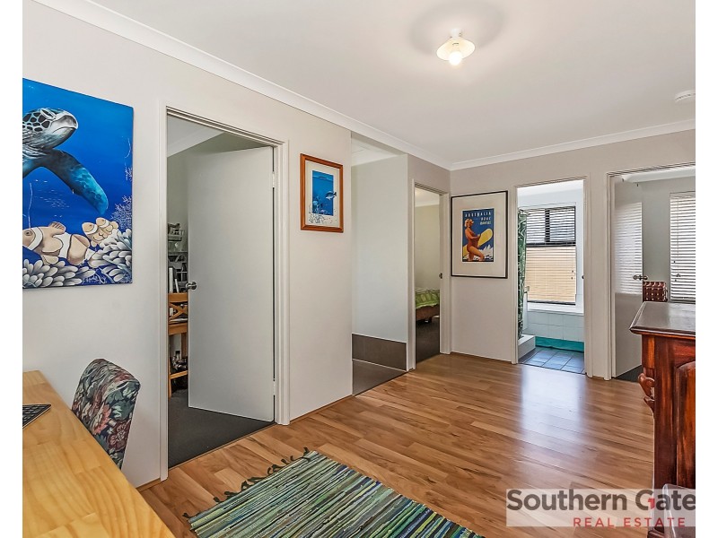 6 Madge Way, Leda WA 6170