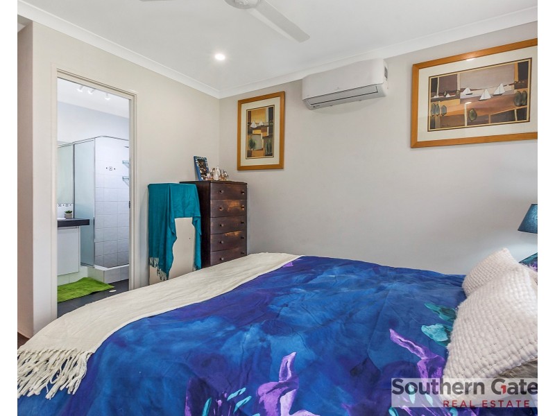 6 Madge Way, Leda WA 6170