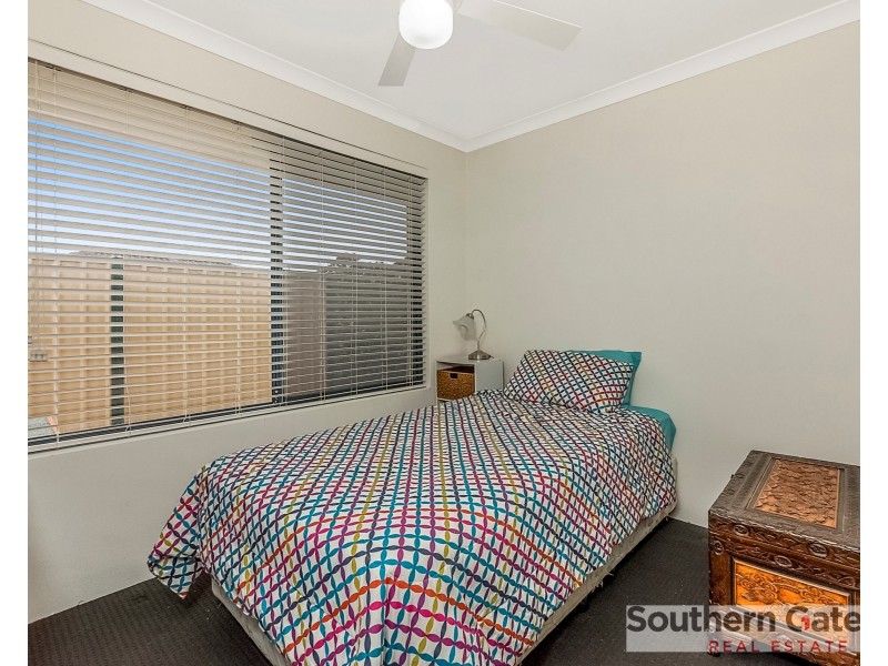 6 Madge Way, Leda WA 6170