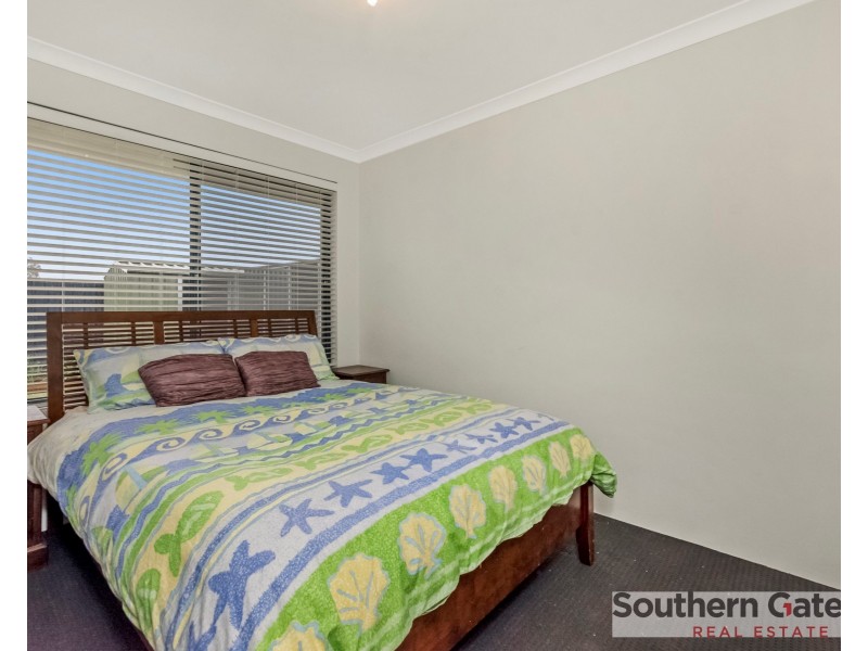 6 Madge Way, Leda WA 6170