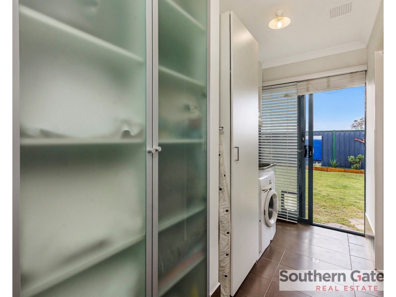 6 Madge Way, Leda WA 6170