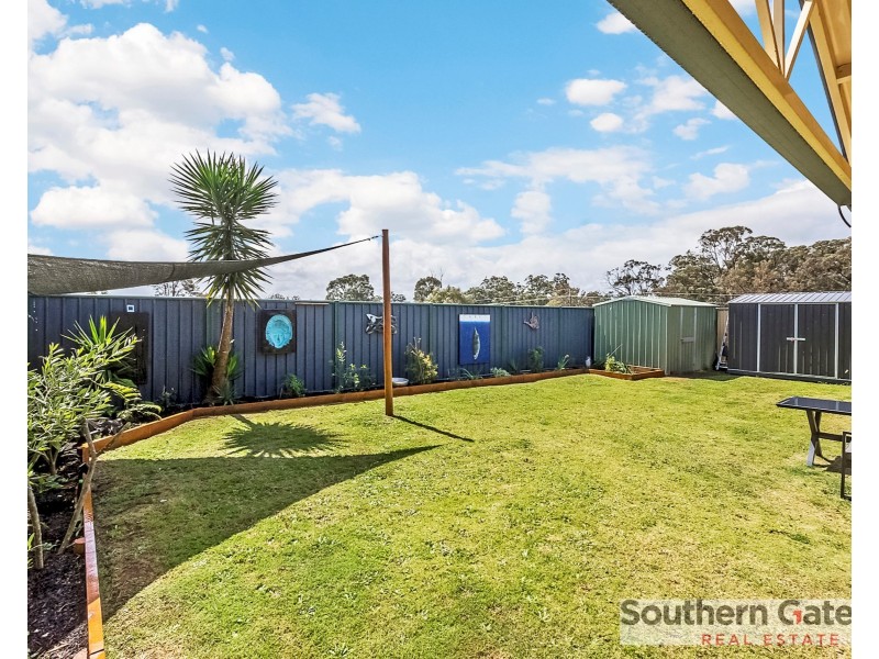 6 Madge Way, Leda WA 6170