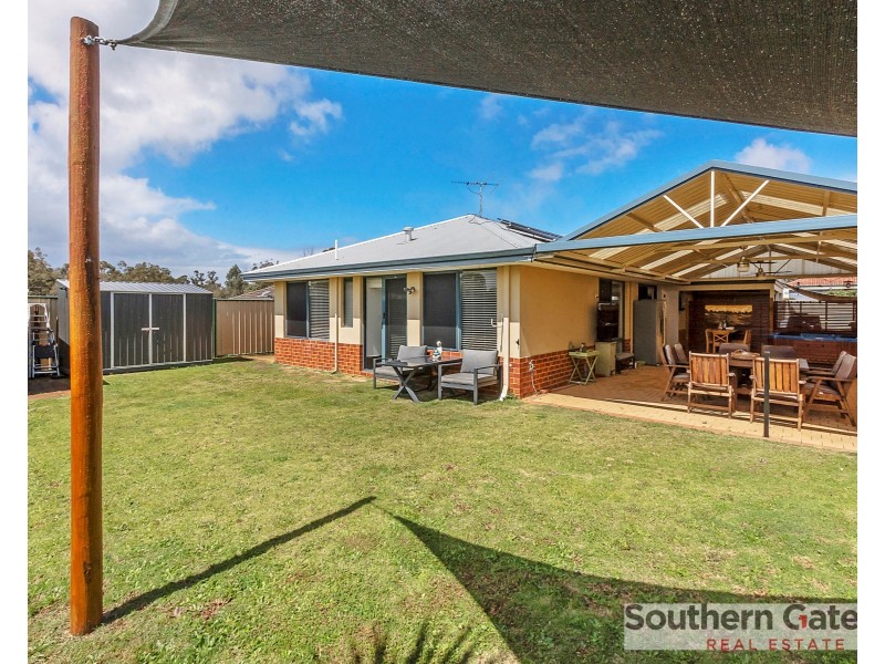 6 Madge Way, Leda WA 6170