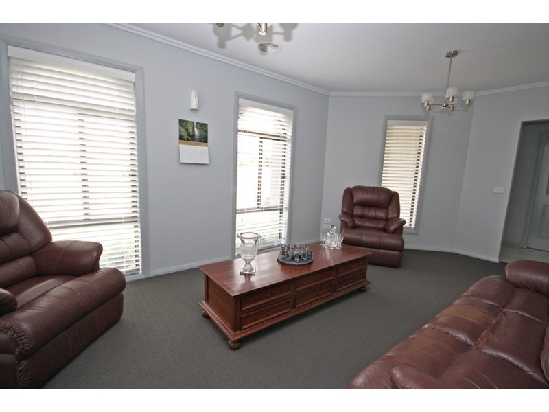 28 Deakin Avenue, Lloyd NSW 2650