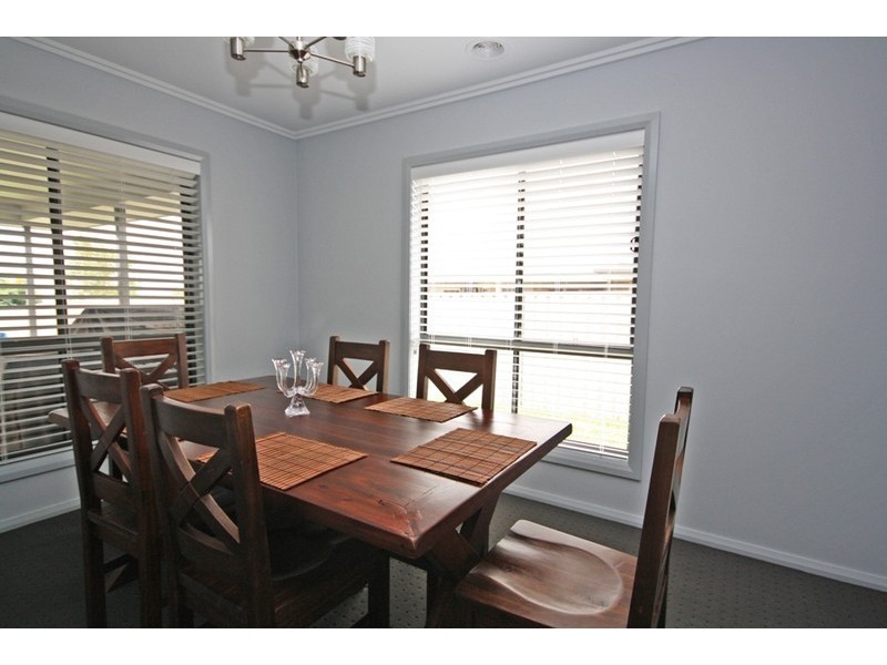 28 Deakin Avenue, Lloyd NSW 2650