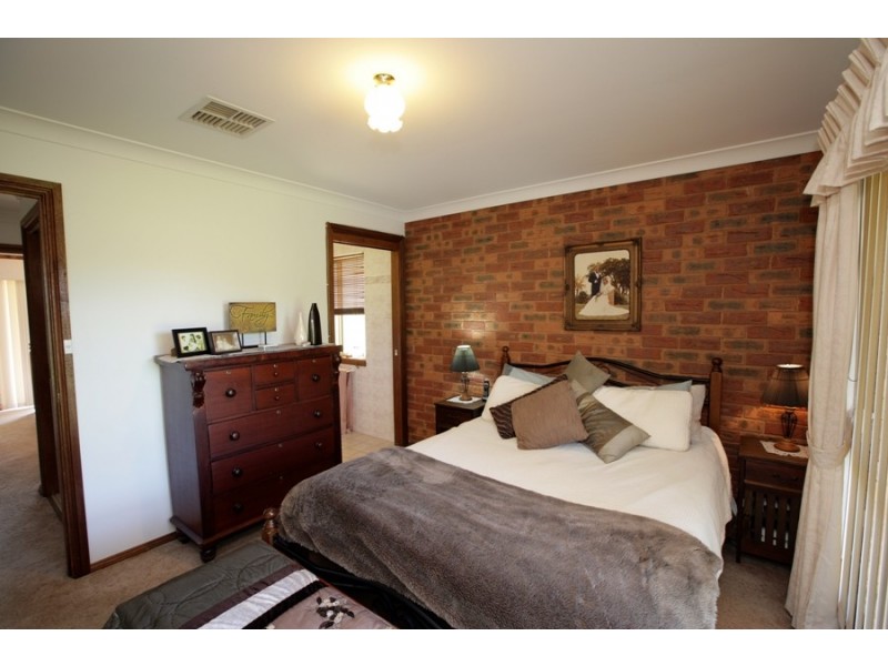 6 Tallowood Cres, Wagga Wagga NSW 2650