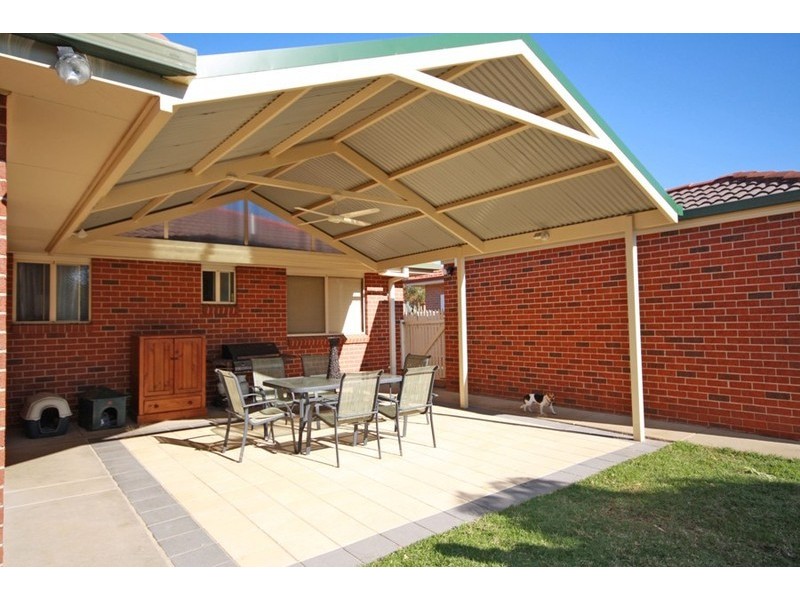 8 Kimba Drive, Wagga Wagga NSW 2650