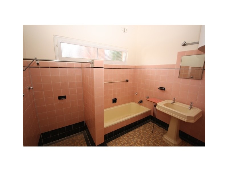 48 Blamey Street, Turvey Park NSW 2650