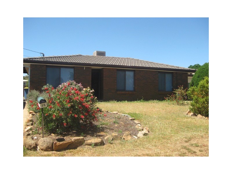 25 Truscott Drive, Wagga Wagga NSW 2650