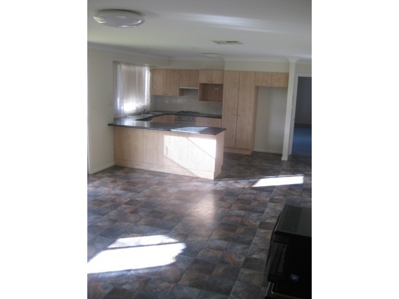 24 Woomera Place, Wagga Wagga NSW 2650