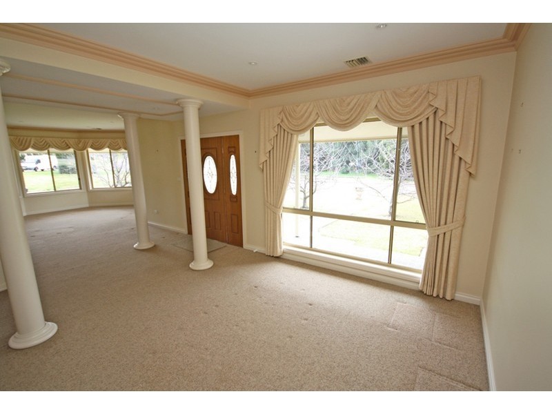 82 Lakehaven Dr, Wagga Wagga NSW 2650