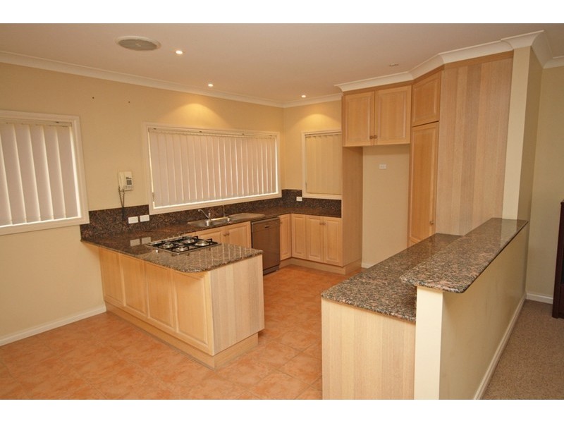 82 Lakehaven Dr, Wagga Wagga NSW 2650