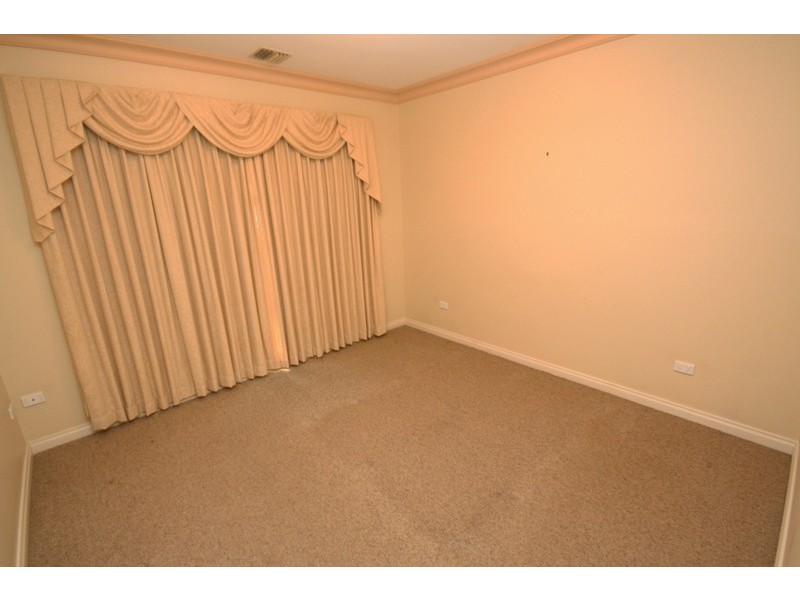 82 Lakehaven Dr, Wagga Wagga NSW 2650