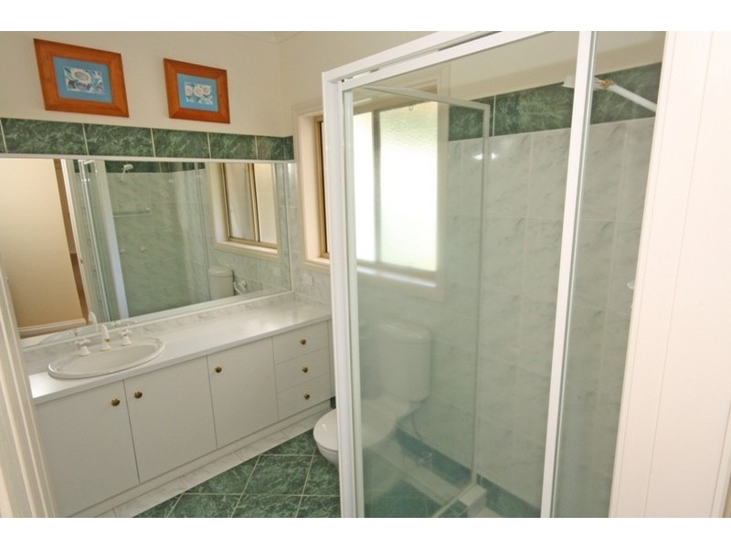 82 Lakehaven Dr, Wagga Wagga NSW 2650