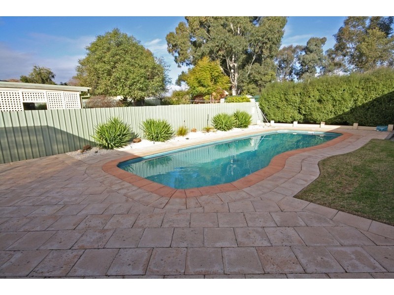 82 Lakehaven Dr, Wagga Wagga NSW 2650