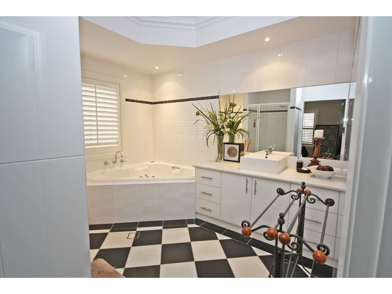 12 Bogong Crescent, Wagga Wagga NSW 2650