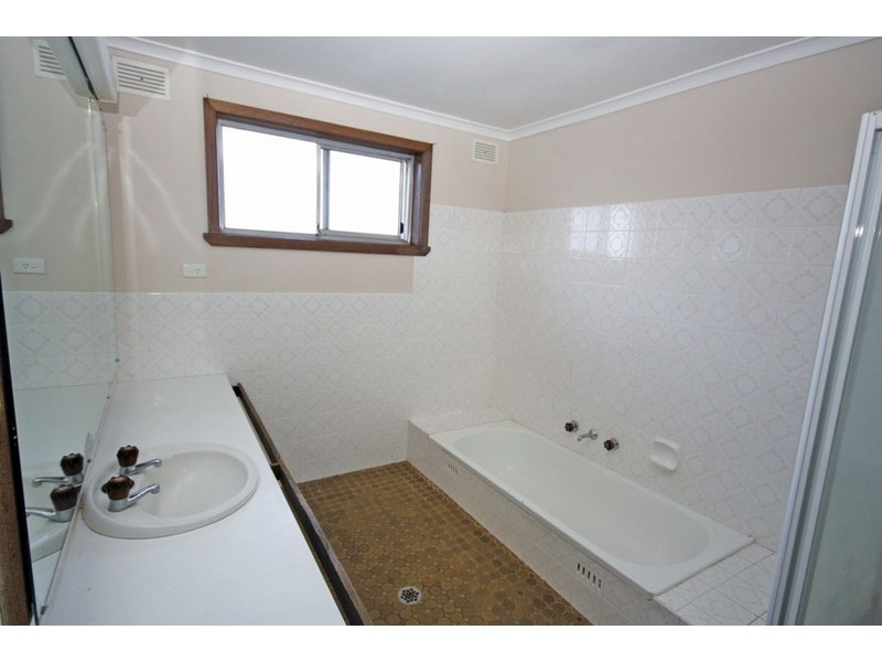 15 Telopea Cres, Wagga Wagga NSW 2650