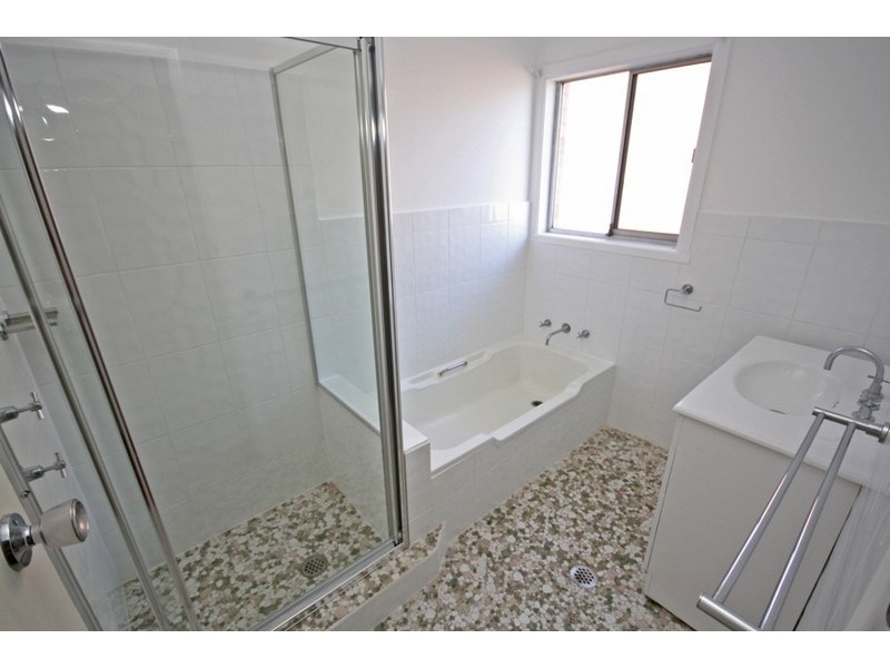 34 White Ave, Wagga Wagga NSW 2650