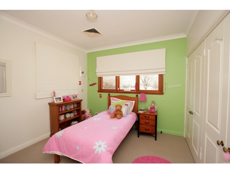 5 Yarran Place, Wagga Wagga NSW 2650